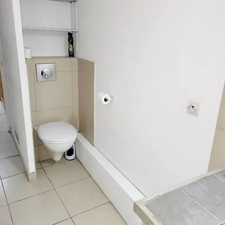 Apartment Proche Maison Carree