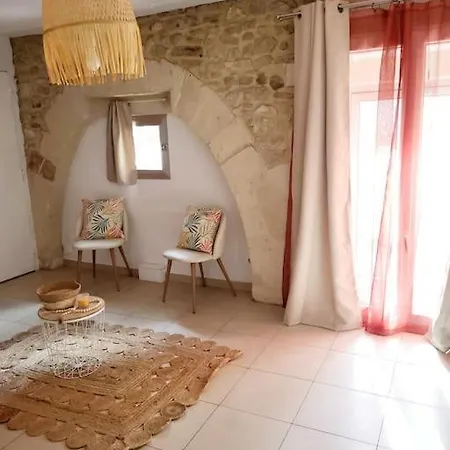 Proche Maison Carree *